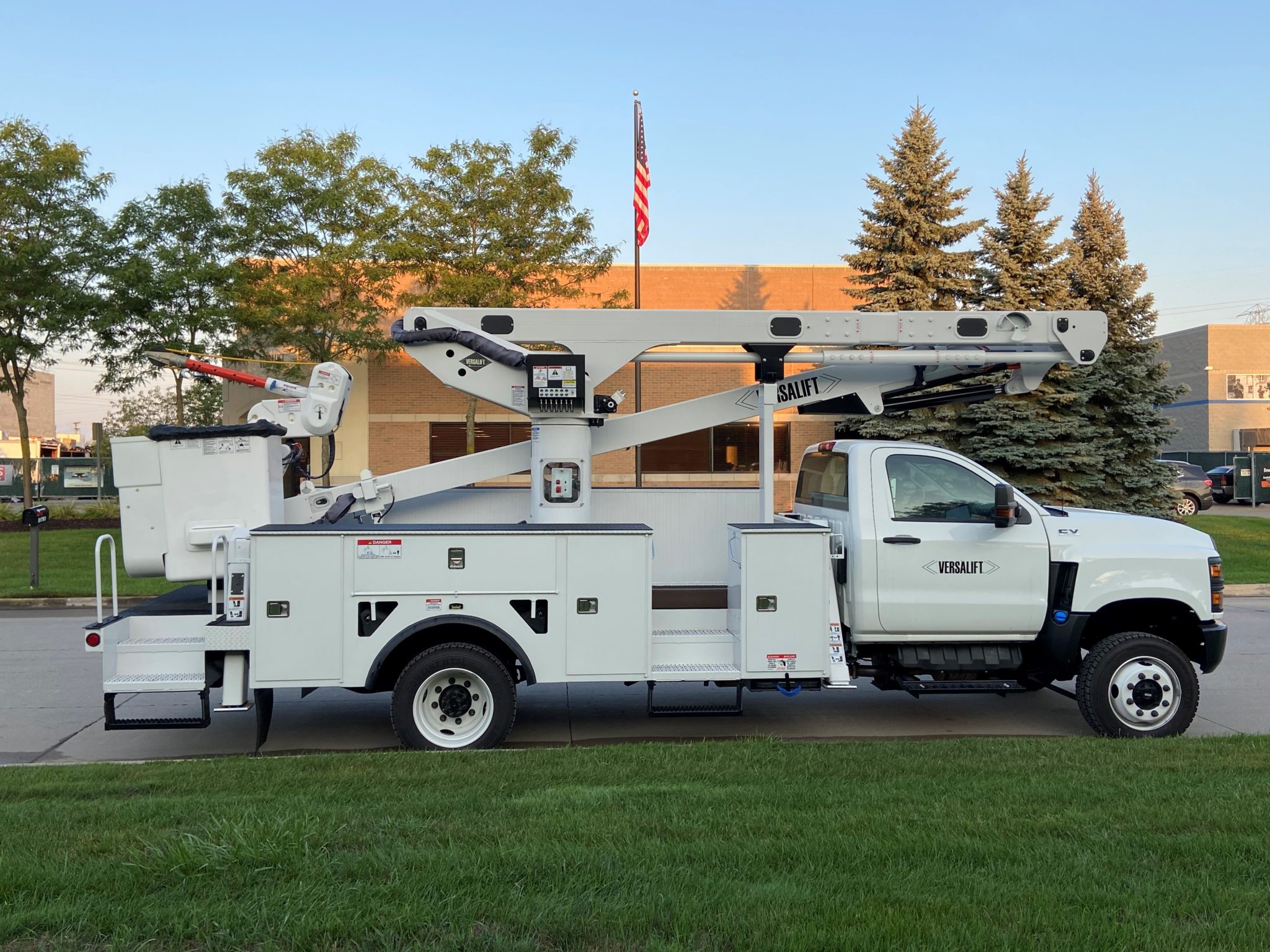 Int'l VST52 Aerial Bucket Truck - Bucket Trucks & Aerial Lifts ...